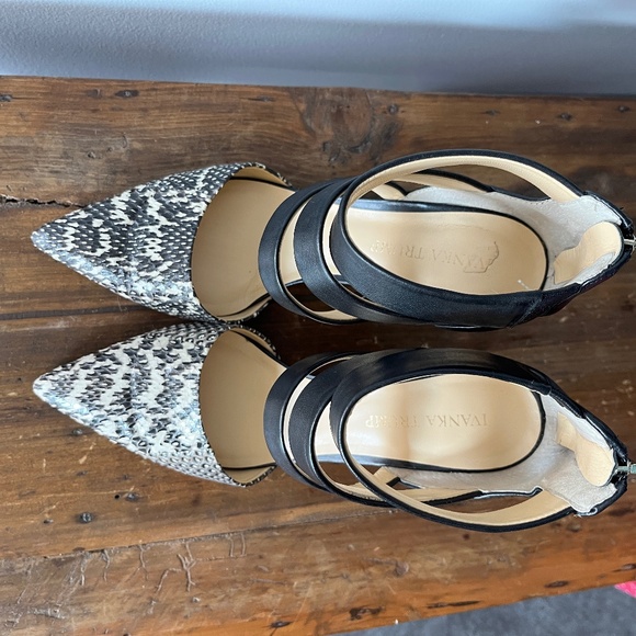 Ivanka Trump 8M gladiator style black & white leather heels with ankle bands. - Picture 4 of 16